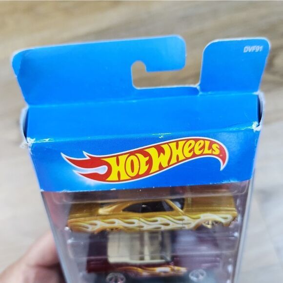 💜NIB Mattel 2016 Hot Wheels Flames Set of 5 Die-Cast Cars - Picture 4 of 5